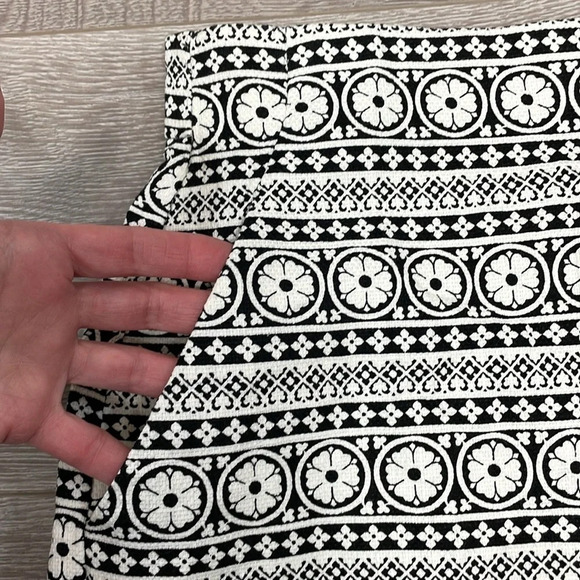 GAP Black and White High Waist Women Shorts - Picture 10 of 13